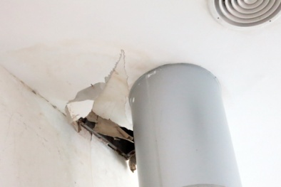 Công trình 'tiền tấn' mới xây đã dột